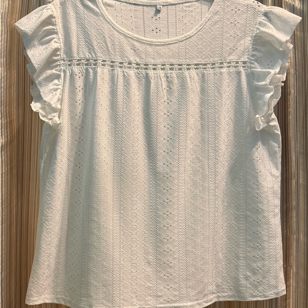 NEW Women's White Eyelet Ruffle Sleeve Top